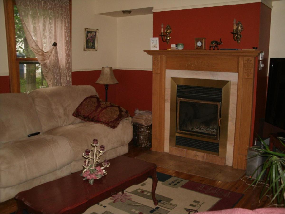 Ici Et Maintenant Bed and Breakfast Magog Buitenkant foto