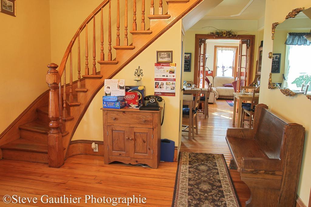 Ici Et Maintenant Bed and Breakfast Magog Buitenkant foto