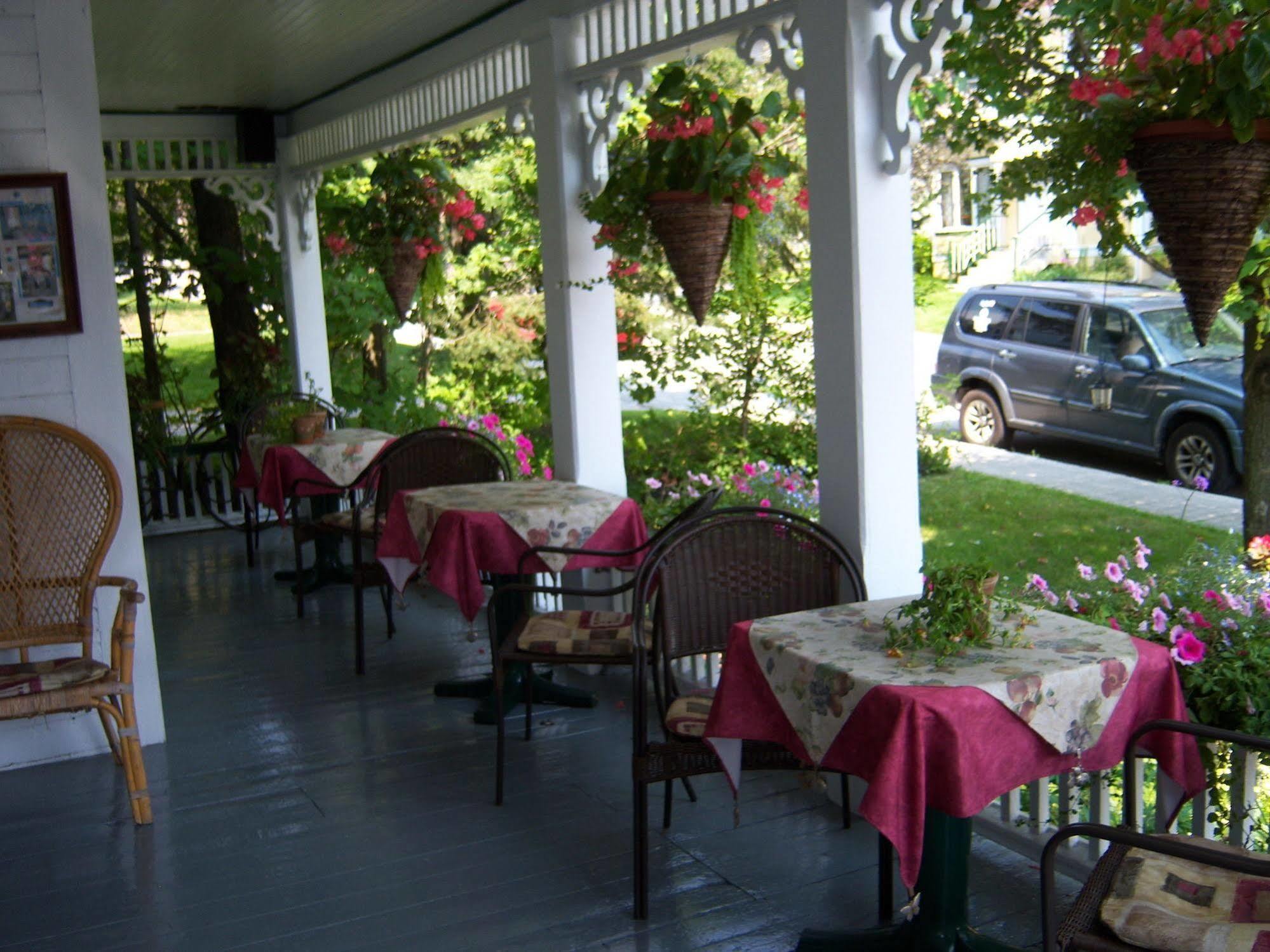 Ici Et Maintenant Bed and Breakfast Magog Buitenkant foto