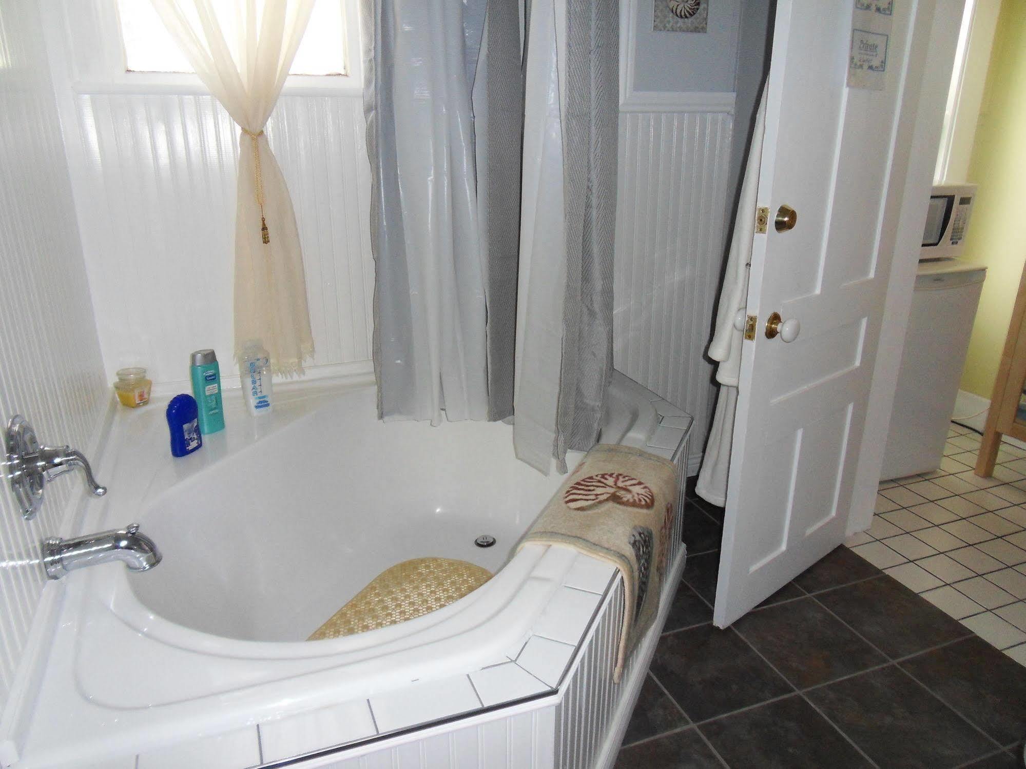 Ici Et Maintenant Bed and Breakfast Magog Buitenkant foto