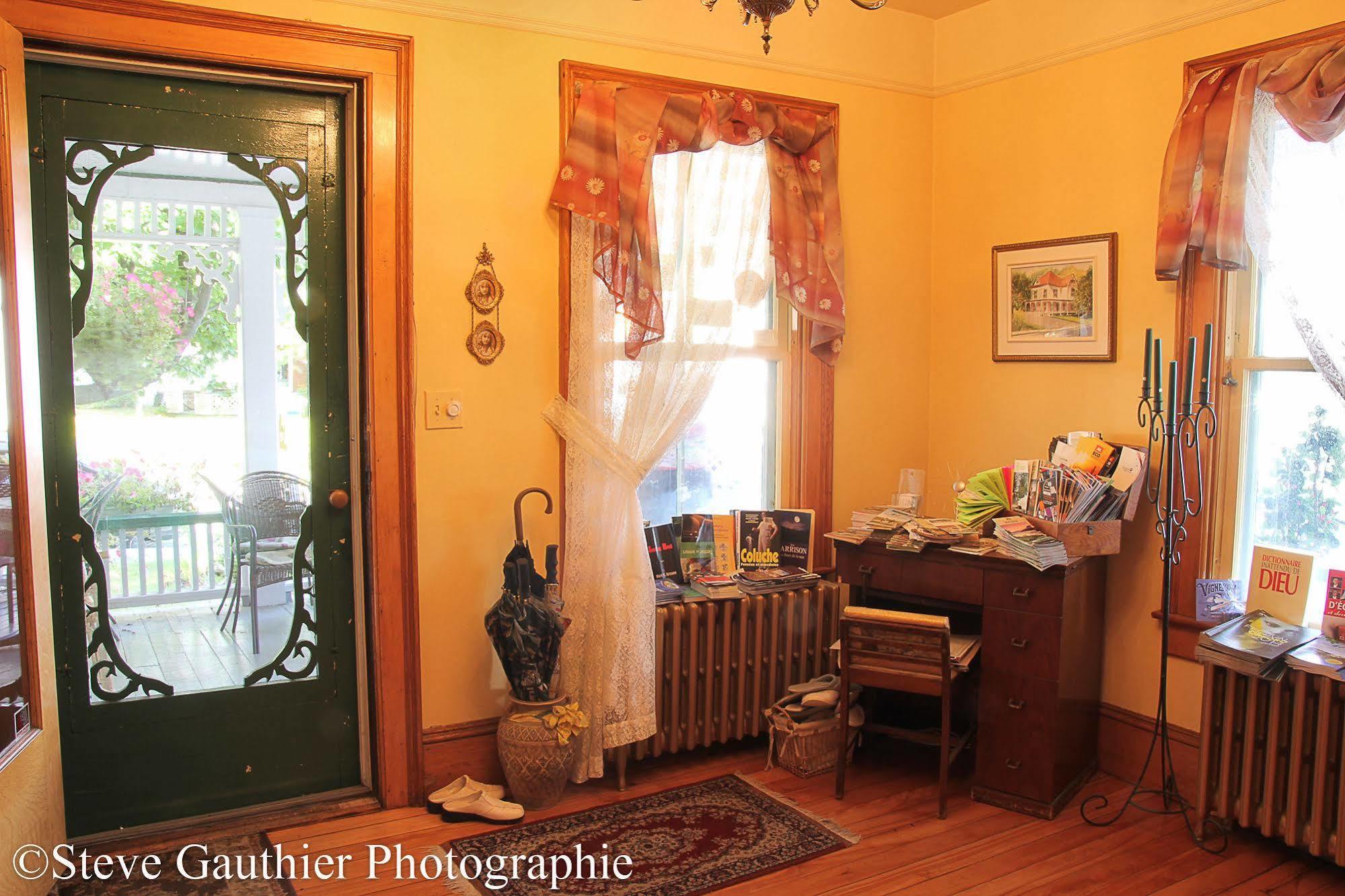 Ici Et Maintenant Bed and Breakfast Magog Buitenkant foto